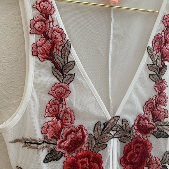 SHEER ROSE BODYSUIT - Picture 3 of 7